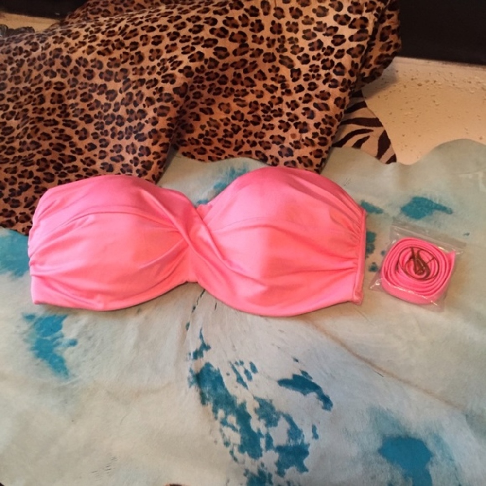Victoria's Secret bikini top 34DD comes w/ straps